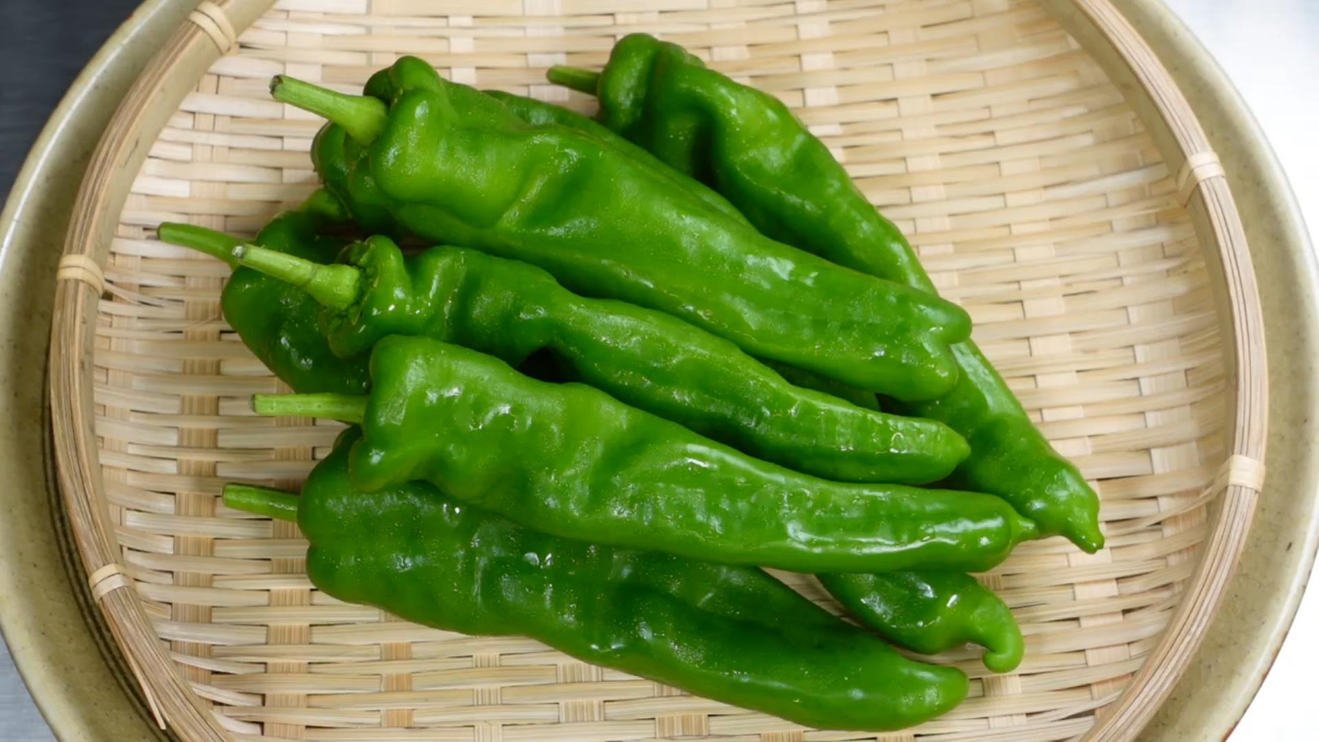 夏の食材まんがんじ唐辛子レシピ,万願寺唐辛子の焼きびたし,盛りつけ画像,夏の献立,夏の料理レシピ