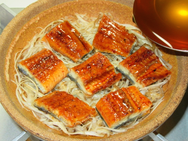 うなぎの柳川鍋の作り方手順,煮汁を入れる工程