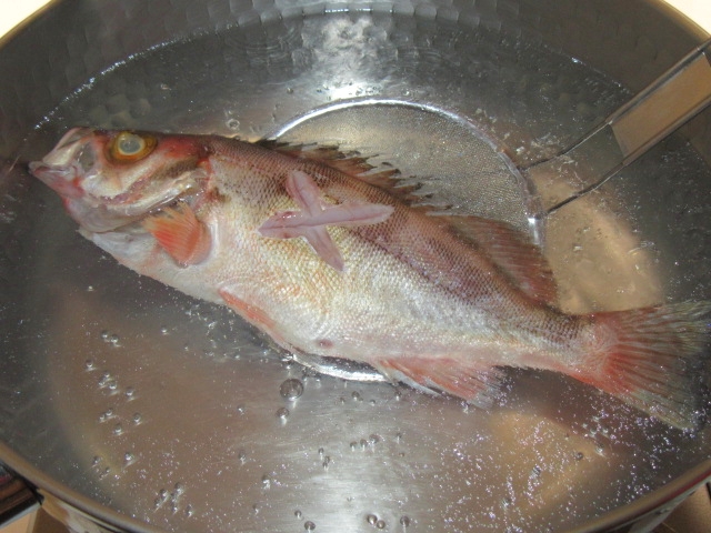めばるの煮つけ,煮魚の作り方と割合,霜降りをする工程