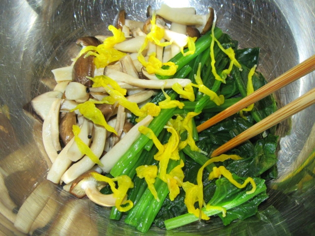 ほうれん草としめじの菊花和えの作り方