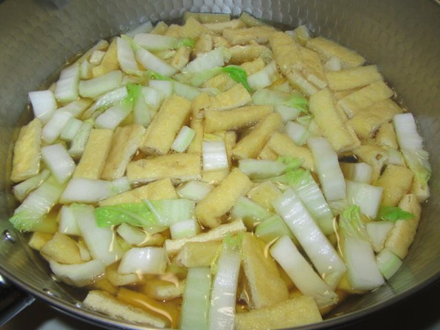 白菜と油揚げの煮物の作り方手順,軸を入れた写真