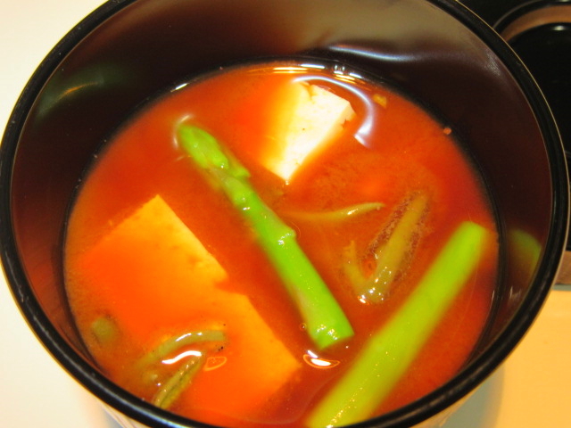 豆腐とじゅん菜の赤出汁,ミニアスパラ