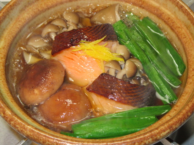 鮭の味噌漬けと３種類のきのこの小鍋仕立て,秋の鍋料理の献立